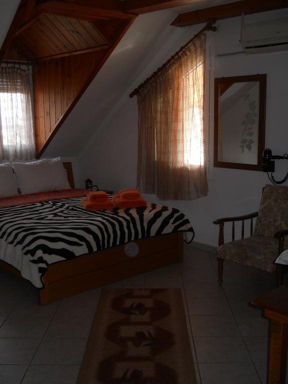 Guesthouse Agnandi Káto Loutrákion Chambre photo