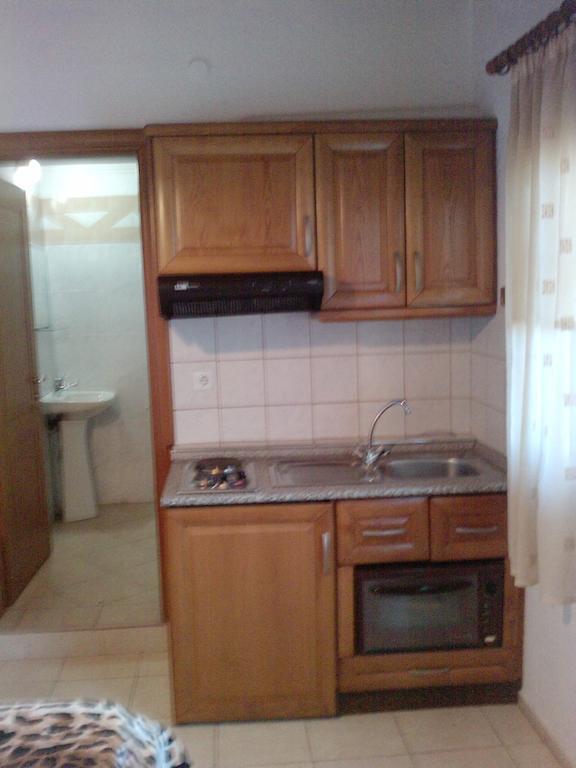 Guesthouse Agnandi Káto Loutrákion Chambre photo