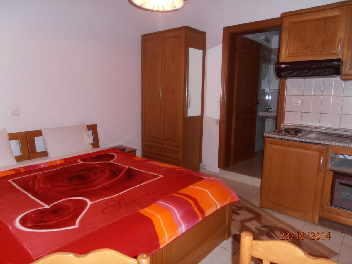 Guesthouse Agnandi Káto Loutrákion Chambre photo
